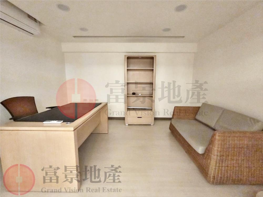 *民權西路*近花博*使用面積大*家具齊全*