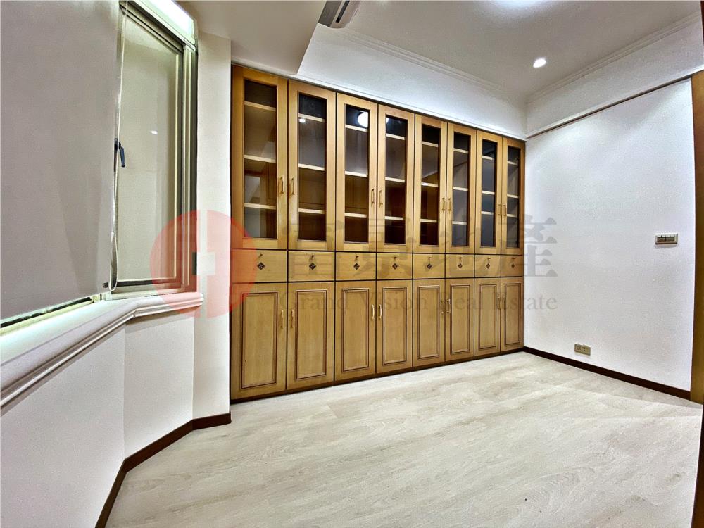 松山高中旁●市府站●全新裝潢●空間大好利用