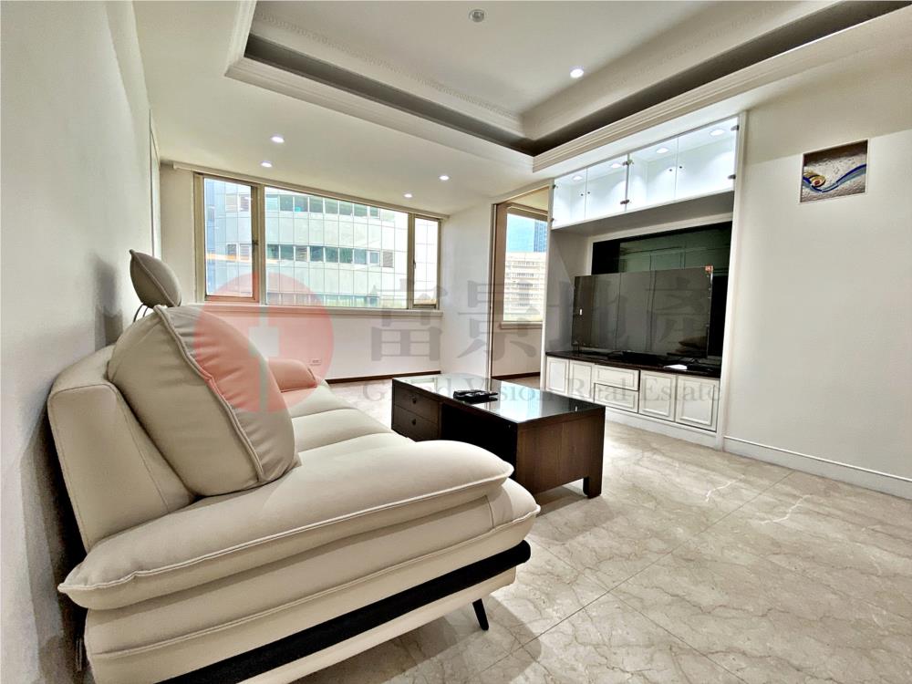 松山高中旁●市府站●全新裝潢●空間大好利用