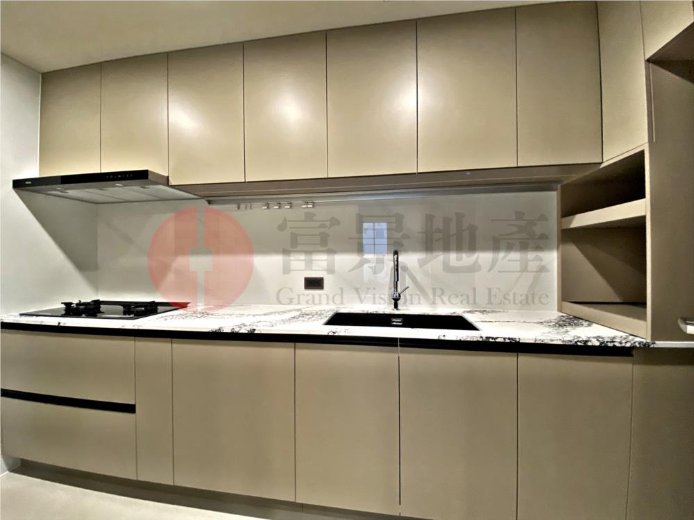 *忠孝敦化*樓中樓露台戶*3套房＋傭房*5車位