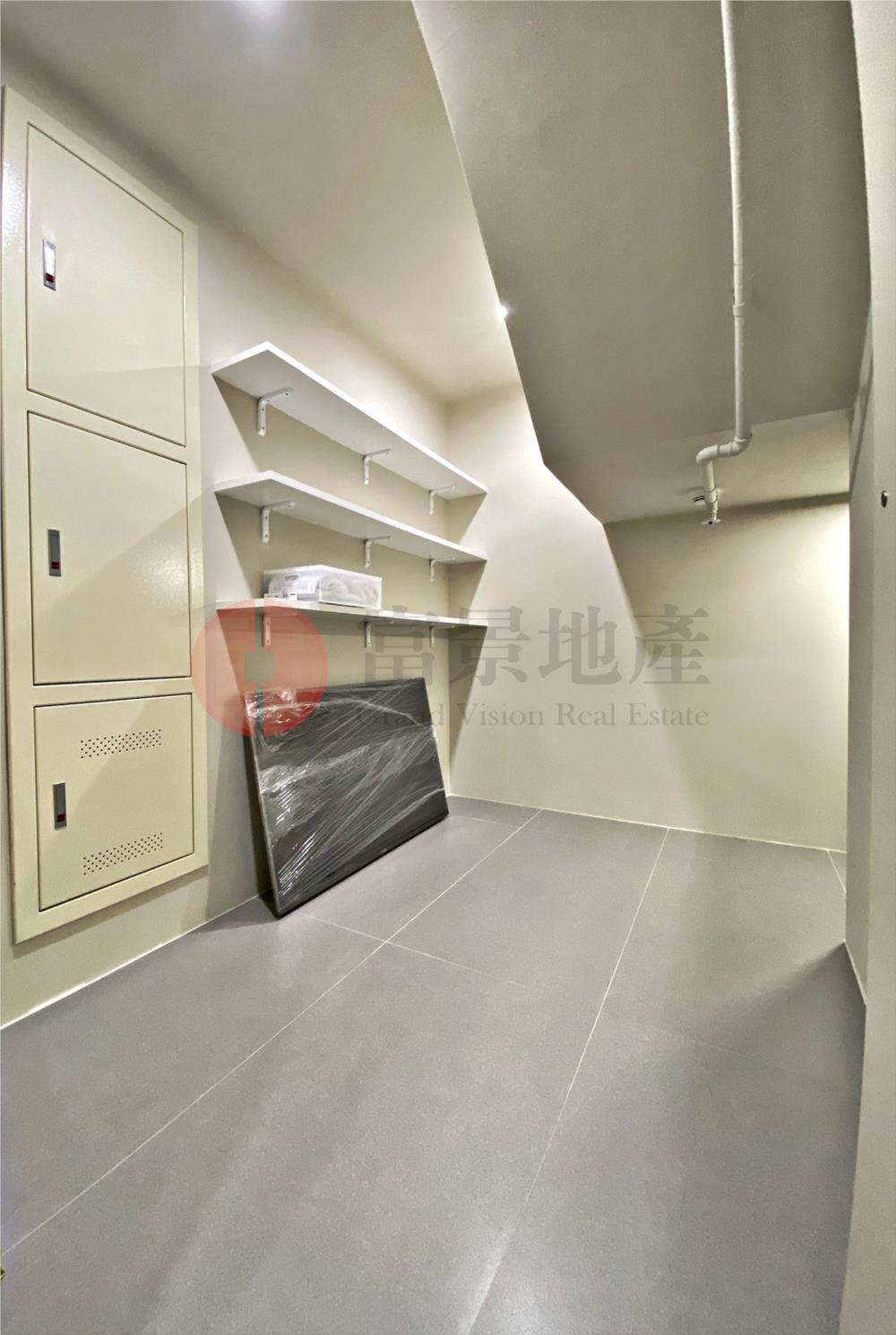 *忠孝敦化*樓中樓露台戶*3套房＋傭房*5車位