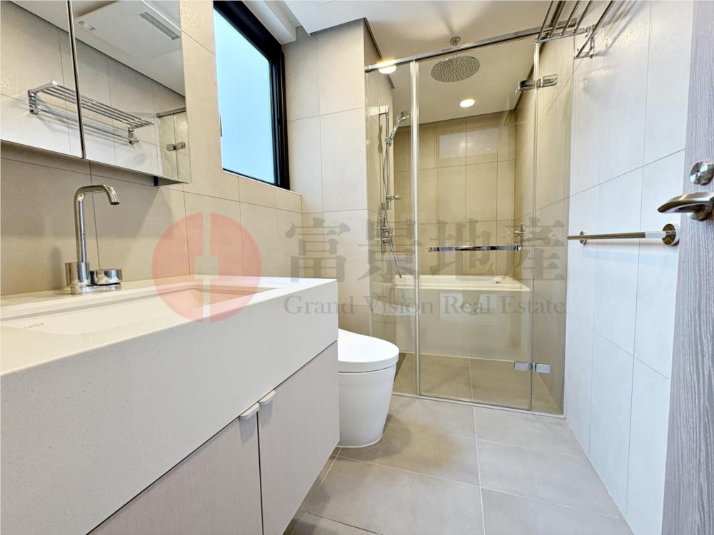 HOT●全新裝潢●擁大露臺●可另車另稅